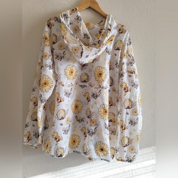 Disney, Spirit Jersey, 2022 Epcot Flower‎ Garden fedtival Spike The Bee Size XL - Picture 2 of 6